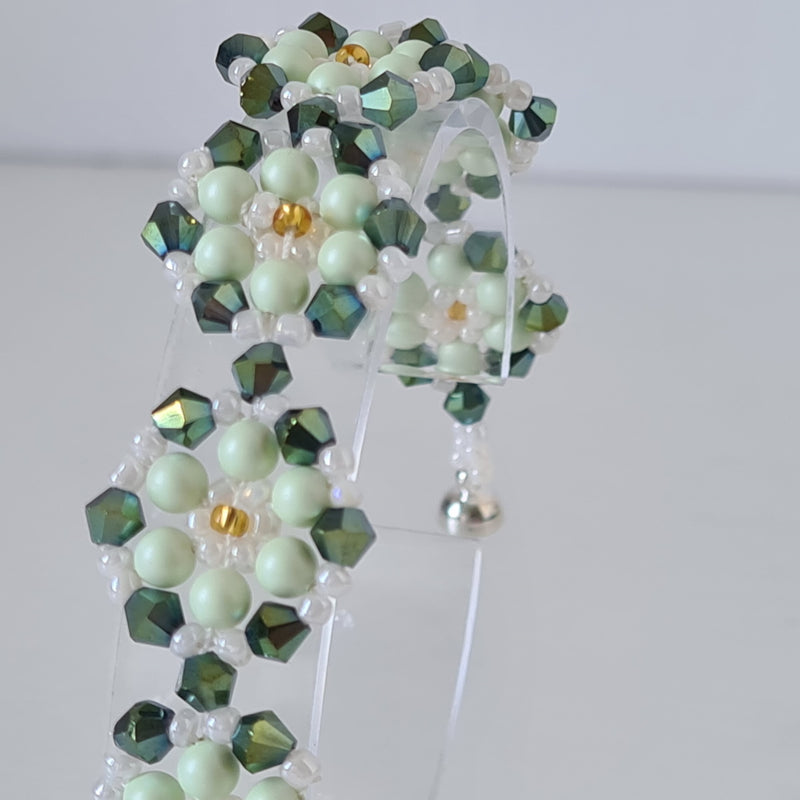 Lade das Bild in Galerie -Viewer, Mirrela Pearls Armband MARSIA GREEN FLOWER
