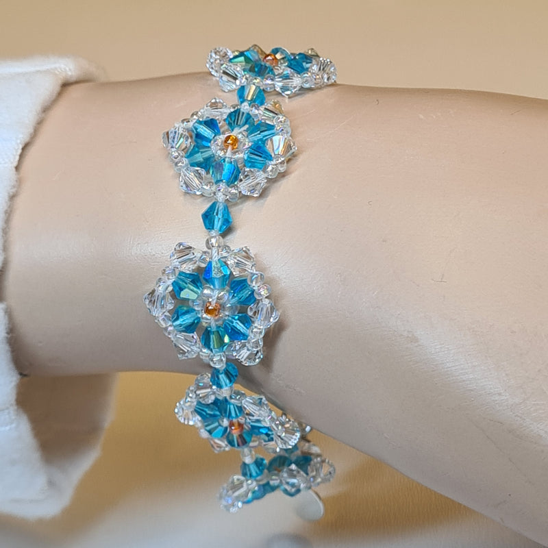 Lade das Bild in Galerie -Viewer, Mirrela Pearls Armband MARSIA BLUE FLOWER
