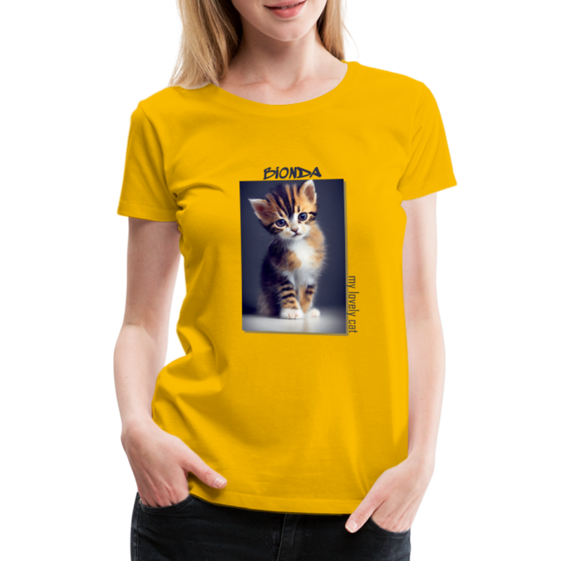 Lade das Bild in Galerie -Viewer, Frauen Premium T-Shirt Kätzchen Bionda Lovely Cat - Sonnengelb
