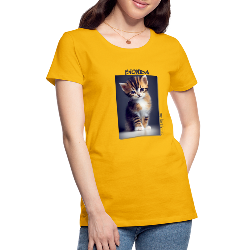 Lade das Bild in Galerie -Viewer, Frauen Premium T-Shirt Kätzchen Bionda Lovely Cat - Sonnengelb
